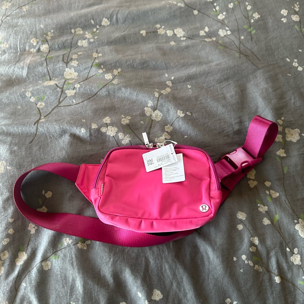 NWT Lululemon Everywhere Belt Bag Large